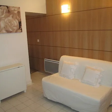 Studio Saint Charles Apartment
